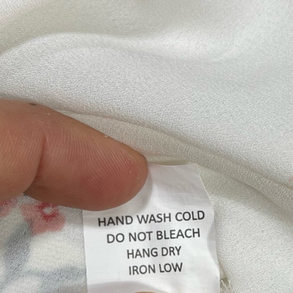 Sienna Sky white floral wrap waist V-neck blouse women’s size L - Picture 17 of 17